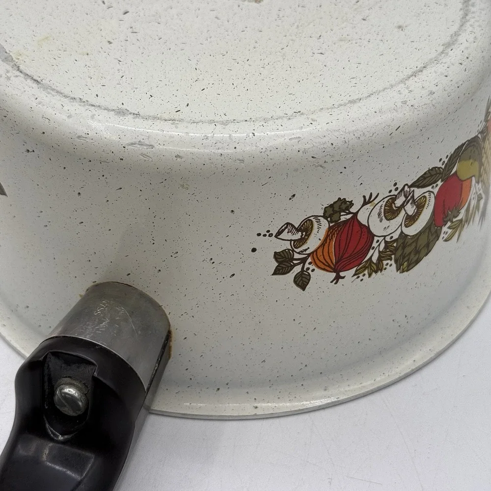 Vintage‎ 1970's Enamel 2 Quart Aluminum Pot W/Lid Fruit & Vegetable Medley USA